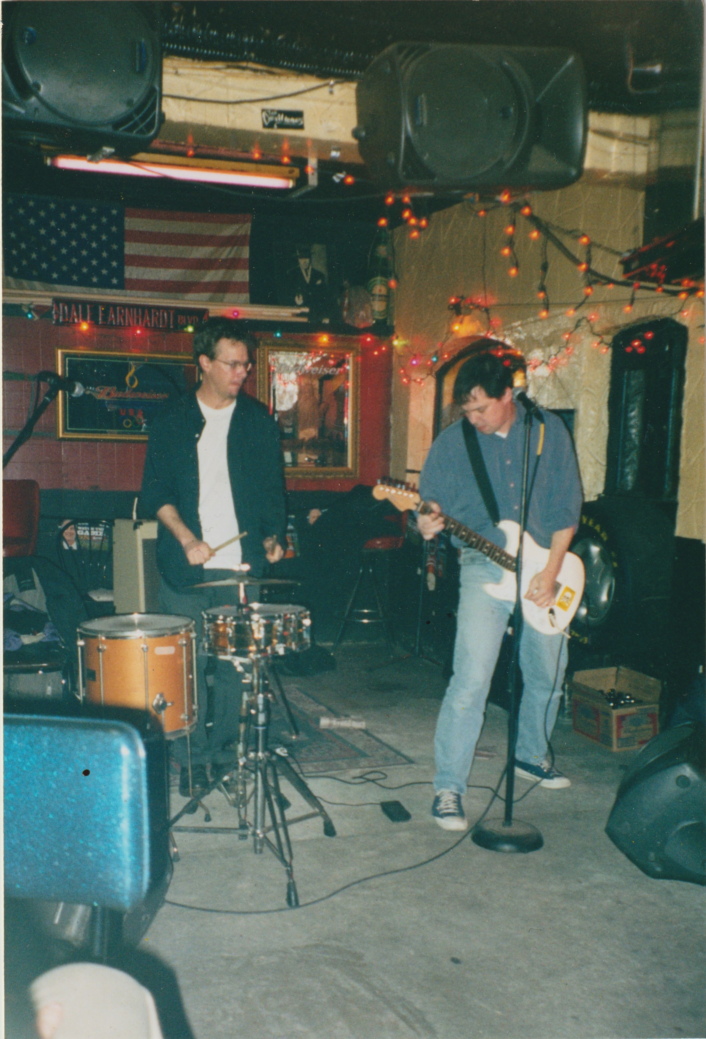 Slade Nash and Dave Rhoden (All-Night Movers) at Hank's Saloon, Brooklyn, NY, March 3, 2003.