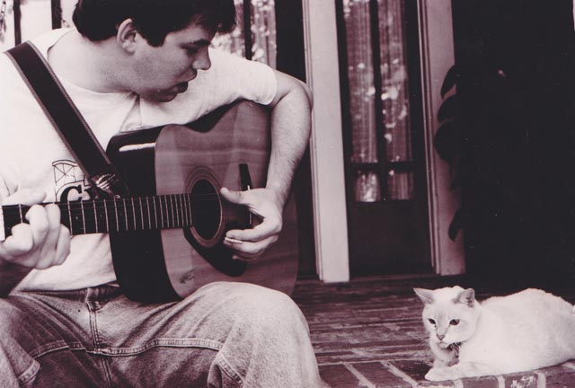 Dave Rhoden singing to Tamayo the cat