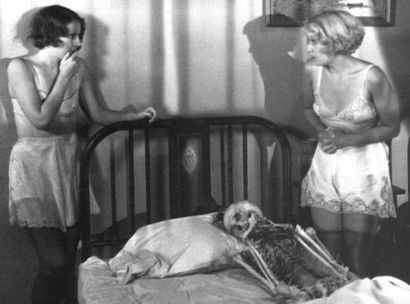 Still from Night Nurse featuring Barbara Stanwyck and Joan Blondell