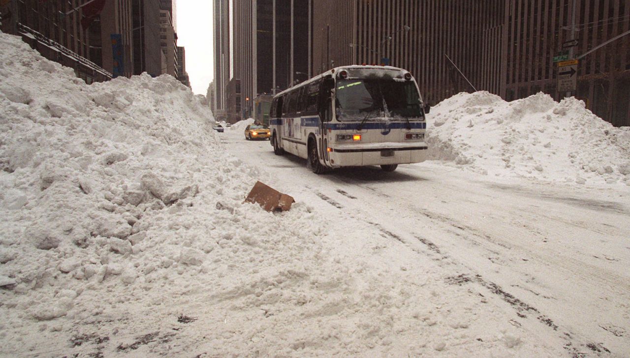 picture swiped from NY1 of 1996 nyc blizzard