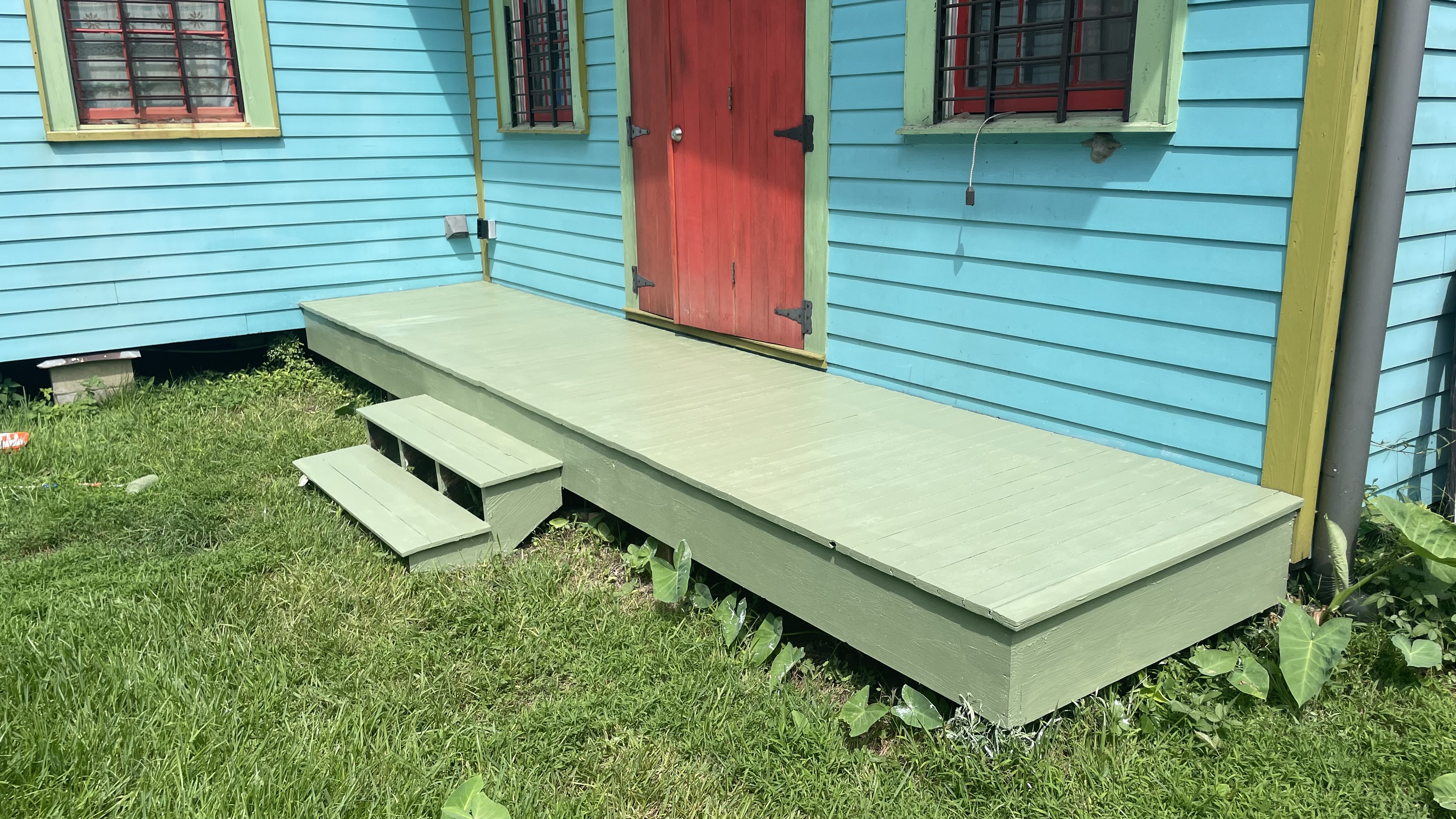 I, David Rhoden, painted the porch at 315 Tricou Street. It's green
